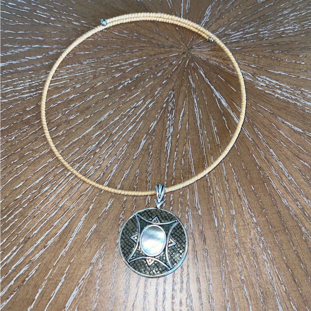 ✨ Vintage Southwestern Mother-of-Pearl Statement Pendant Necklace - Picture 4 of 6